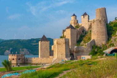 Sırbistan 'daki ünlü Golubac kalesi yaz boyunca