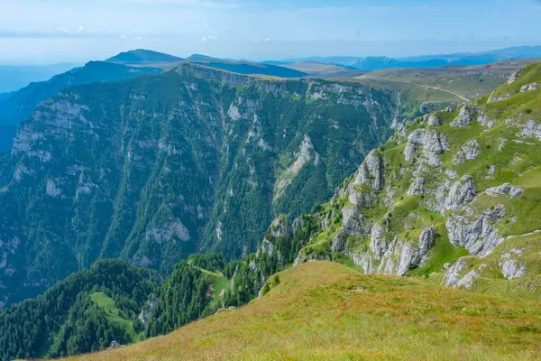 Romanya 'daki Bucegi dağlarında yaz günü