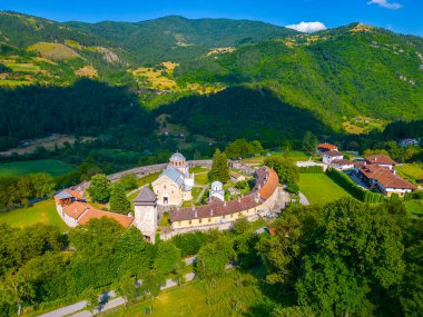 Sırbistan 'da güneşli bir günde Studenica Manastırı
