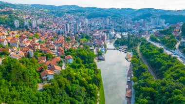 Sırbistan 'ın Uzice kentinin Panorama manzarası