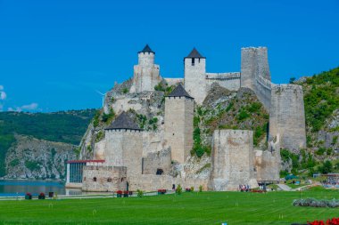 Sırbistan 'daki ünlü Golubac kalesi yaz boyunca