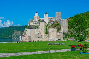 Sırbistan 'daki ünlü Golubac kalesi yaz boyunca