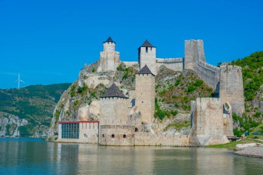 Sırbistan 'daki ünlü Golubac kalesi yaz boyunca