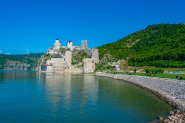 Sırbistan 'daki ünlü Golubac kalesi yaz boyunca