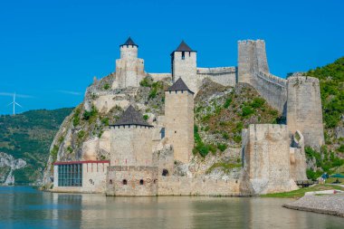 Sırbistan 'daki ünlü Golubac kalesi yaz boyunca