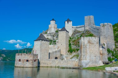 Sırbistan 'daki ünlü Golubac kalesi yaz boyunca