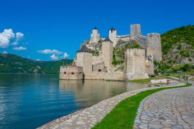 Sırbistan 'daki ünlü Golubac kalesi yaz boyunca