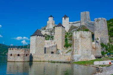 Sırbistan 'daki ünlü Golubac kalesi yaz boyunca