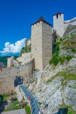 Sırbistan 'daki ünlü Golubac kalesi yaz boyunca
