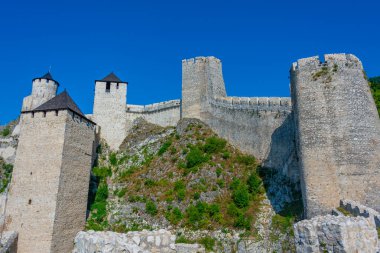 Sırbistan 'daki ünlü Golubac kalesi yaz boyunca