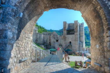 Sırbistan 'daki ünlü Golubac kalesi yaz boyunca