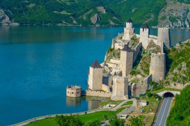 Sırbistan 'daki ünlü Golubac kalesi yaz boyunca