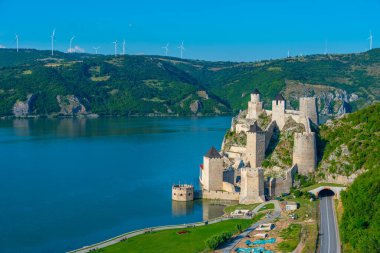 Sırbistan 'daki ünlü Golubac kalesi yaz boyunca