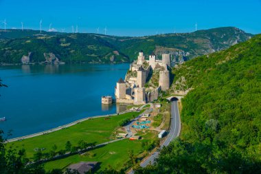 Sırbistan 'daki ünlü Golubac kalesi yaz boyunca