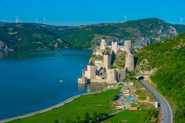 Sırbistan 'daki ünlü Golubac kalesi yaz boyunca
