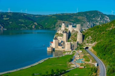 Sırbistan 'daki ünlü Golubac kalesi yaz boyunca