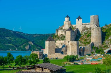 Sırbistan 'daki ünlü Golubac kalesi yaz boyunca