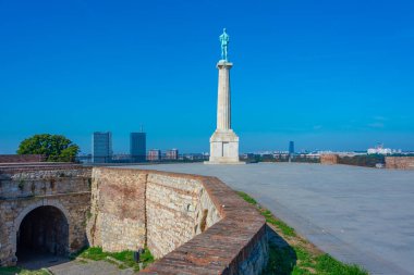 Sırbistan 'ın Belgrad kentindeki Kalemegdan kalesinde Pobednik heykeli