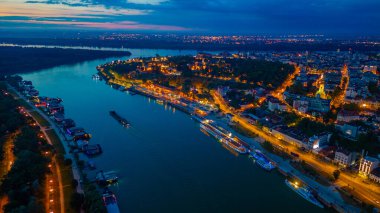 Sırbistan 'ın Belgrad kentindeki Kalemegdan kalesinin günbatımı manzarası