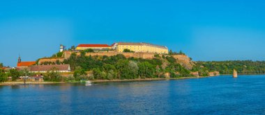 Sırp Petrovaradin kale kasaba novi sad