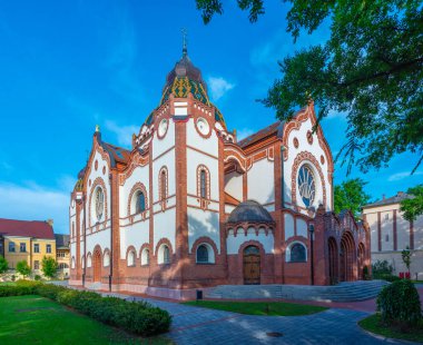 Sırbistan 'da yaz günü Subotica Sinagogu