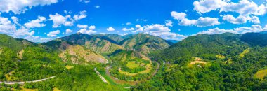 Sırbistan 'daki Magliç kalesinin Panorama manzarası