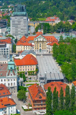 Slovenya 'nın Ljubljana kentindeki Kongresni trg meydanının hava görüntüsü