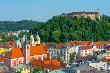 Slovenya 'daki Neboticnik gökdeleninden Ljubljana' nın silüeti