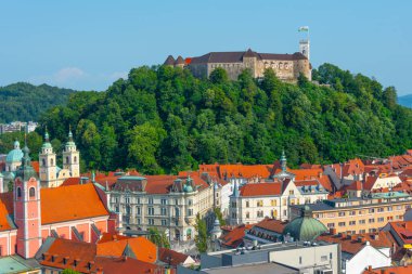 Slovenya 'daki Neboticnik gökdeleninden Ljubljana' nın silüeti