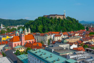 Slovenya 'daki Neboticnik gökdeleninden Ljubljana' nın silüeti