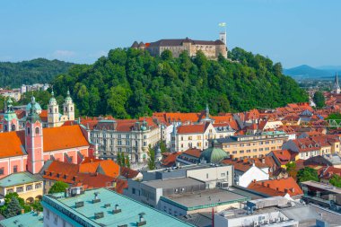Slovenya 'daki Neboticnik gökdeleninden Ljubljana' nın silüeti