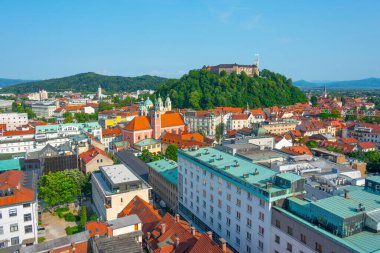 Slovenya 'daki Neboticnik gökdeleninden Ljubljana' nın silüeti