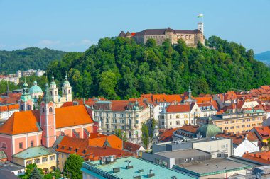 Slovenya 'daki Neboticnik gökdeleninden Ljubljana' nın silüeti