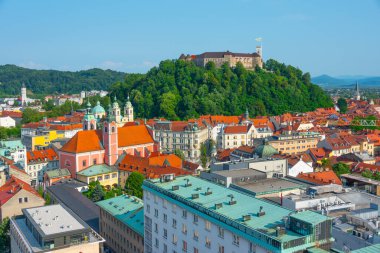 Slovenya 'daki Neboticnik gökdeleninden Ljubljana' nın silüeti