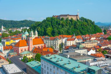 Slovenya 'daki Neboticnik gökdeleninden Ljubljana' nın silüeti