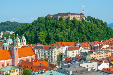 Slovenya 'daki Neboticnik gökdeleninden Ljubljana' nın silüeti