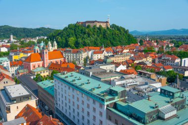 Slovenya 'daki Neboticnik gökdeleninden Ljubljana' nın silüeti