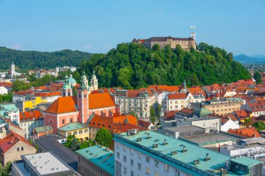 Slovenya 'daki Neboticnik gökdeleninden Ljubljana' nın silüeti