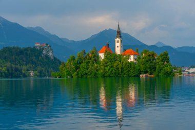 Slovenya 'da Maria Kilisesi ve Kanlı Kale Varsayımı