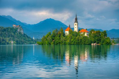 Slovenya 'da Maria Kilisesi ve Kanlı Kale Varsayımı