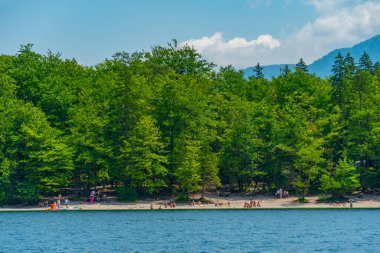 Slovenya 'daki Bohinj gölünde yaz günü