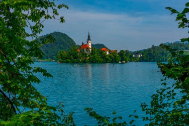 Maria Kilisesi 'nin Slovenya' daki Gölü 'nde Olduğu Varsayımı