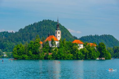 Maria Kilisesi 'nin Slovenya' daki Gölü 'nde Olduğu Varsayımı