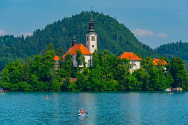 Maria Kilisesi 'nin Slovenya' daki Gölü 'nde Olduğu Varsayımı