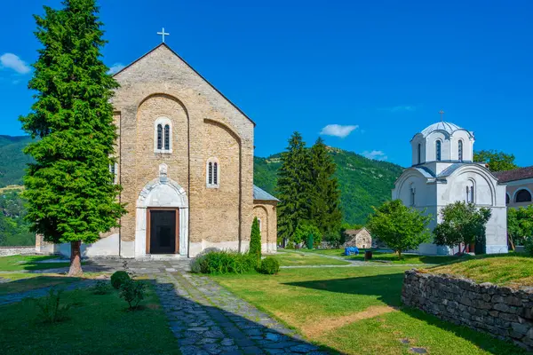 Sırbistan 'da güneşli bir günde Studenica Manastırı