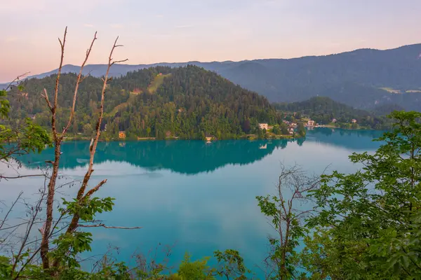 スロベニアのBled湖に位置するホテル — ストック写真