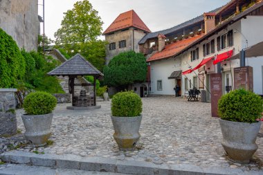 Slovenya 'daki Bled kalesinde bir restoranın terası