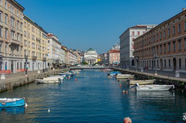İtalyan kenti Trieste 'deki Kanal Grande' nin sonundaki Sant 'Antonio Nuovo Kilisesi.