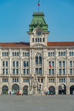 İtalyan kasabası Trieste 'deki Piazza della Unita d' Italia 'da belediye binası.