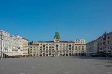 İtalyan kasabası Trieste 'deki Piazza della Unita d' Italia 'da belediye binası.